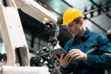 Interesujesz się robotyką i znasz angielski? Mamy dla Ciebie świetną ofertę!