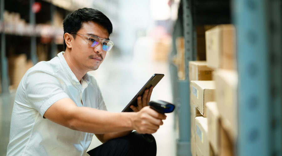 Praca na magazynie z napojami