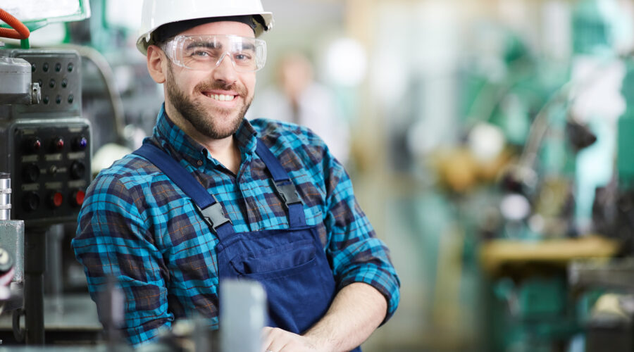 Pracownik serwisu maszyn budowlanych